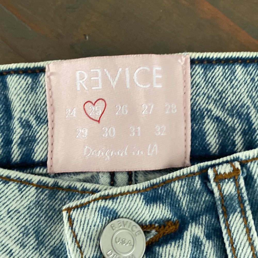 NWT REVICE Women’s Size 25 Light Washed Jeans - Picture 2 of 8